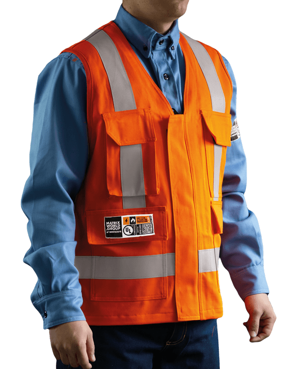Trabajador con equipamiento ignífugo Matrix Argentina